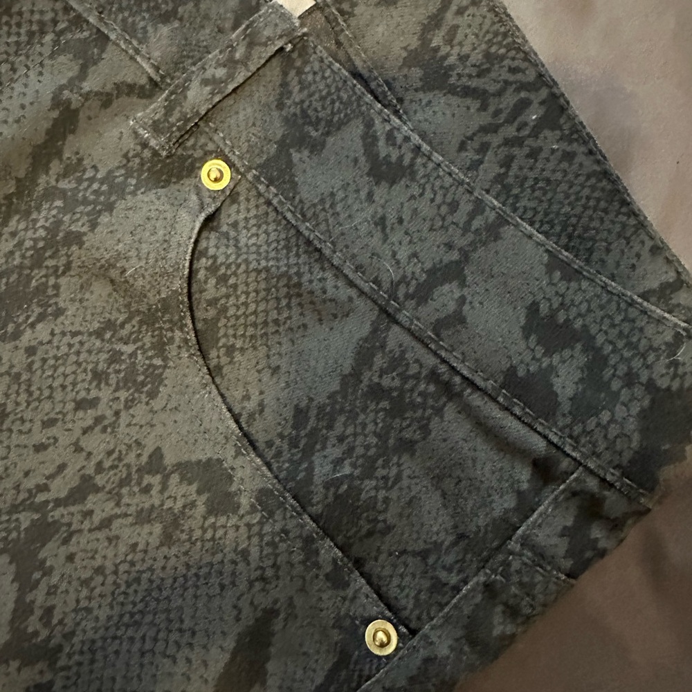 H&M Women’s size 8 Skinny RATTLESNAKE Snakeskin Jeans - Picture 6 of 9